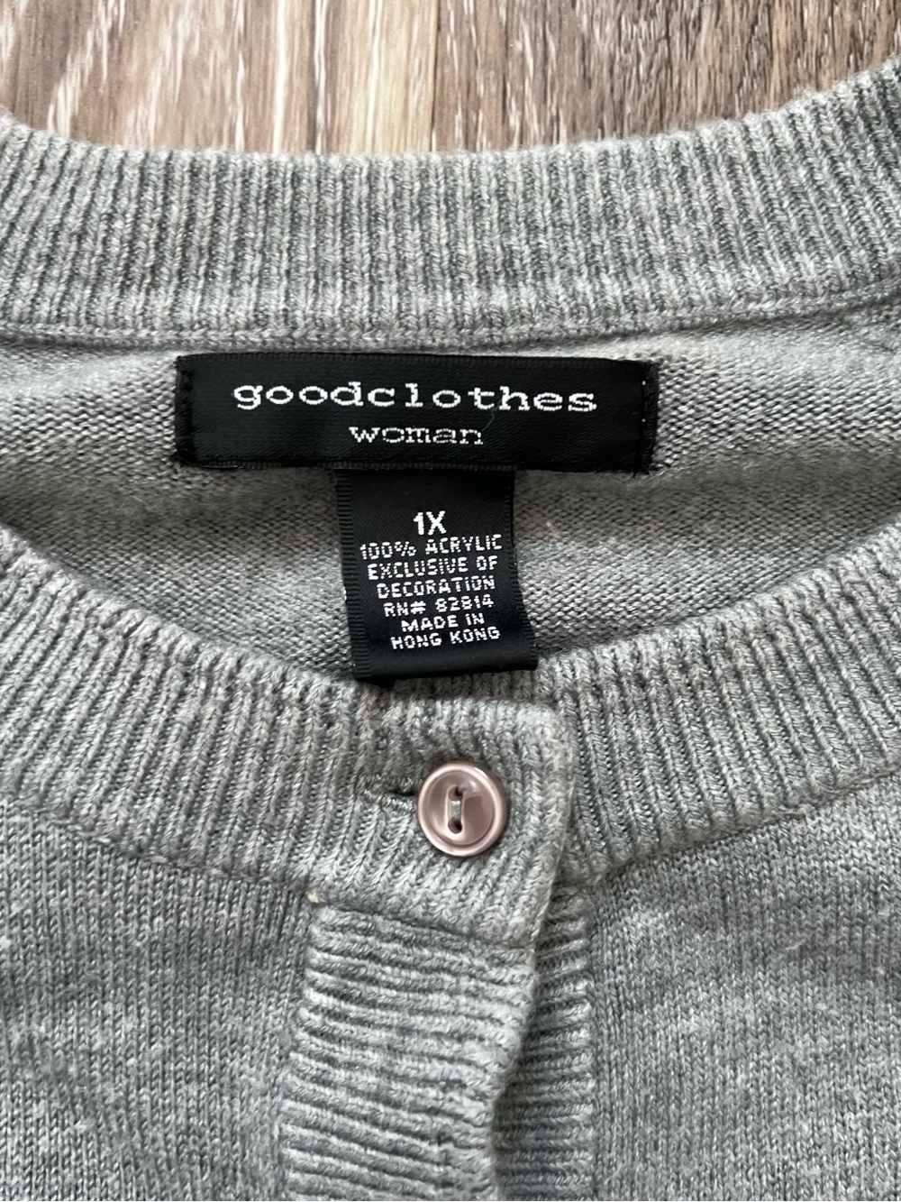 Goodclothes Woman Light Gray Button-Front Crewneck Cardigan